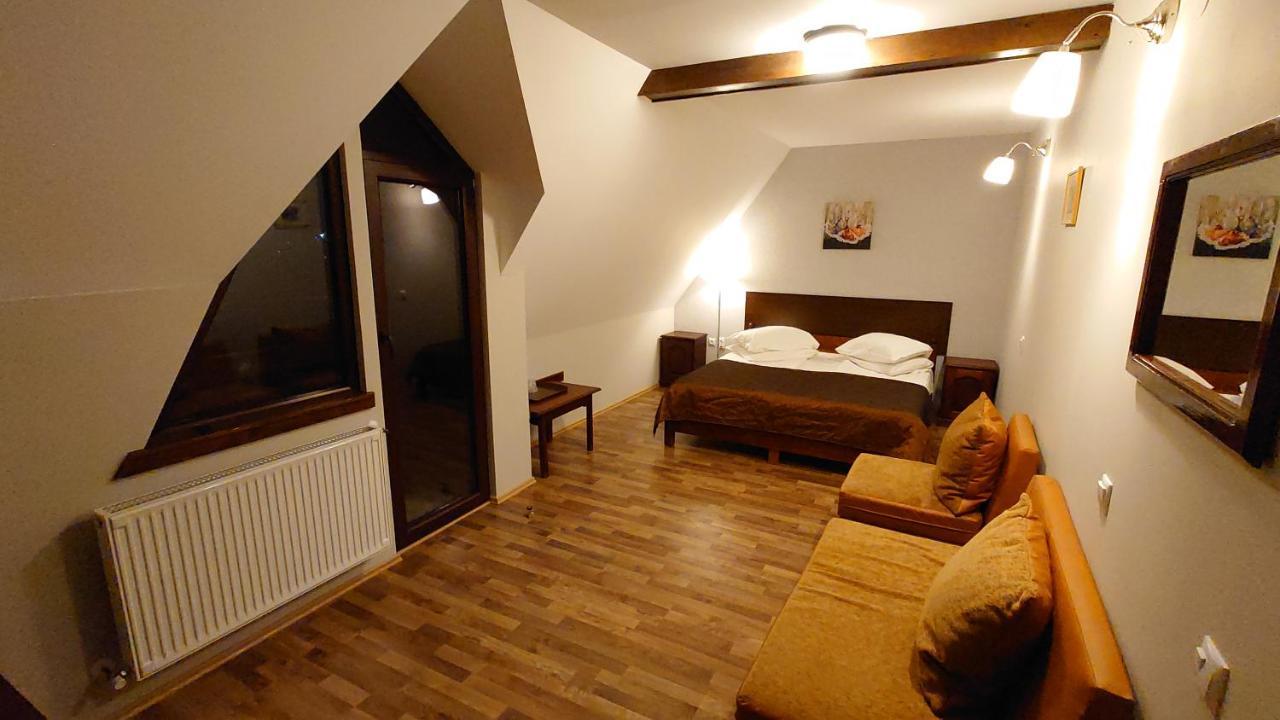 Pensiunea Musatinii Putna (Suceava) Exterior foto